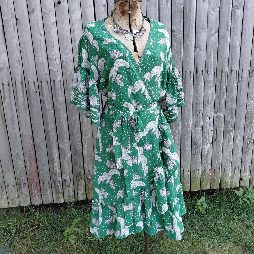 Max Studio green black white floral flutter sleeve boho romantic dress Womens L - Picture 4 of 17